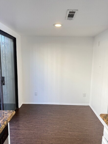 Dining room - 558 Evergreen St