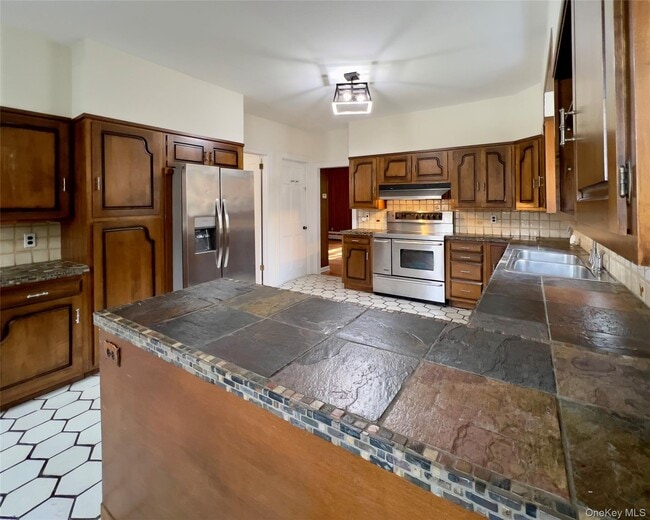 Building Photo - 85 Washington Rd