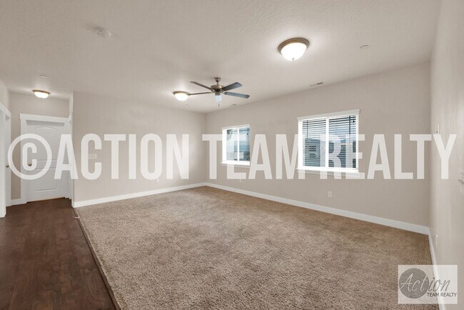 Building Photo - Condo in Saratoga Springs Available July 20th