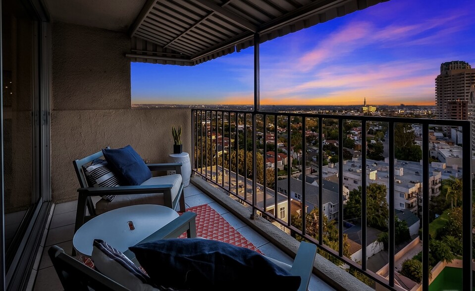 Building Photo - 10450 Wilshire Blvd