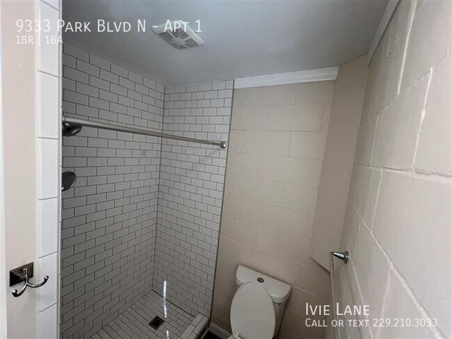 Building Photo - 9333 Park Blvd