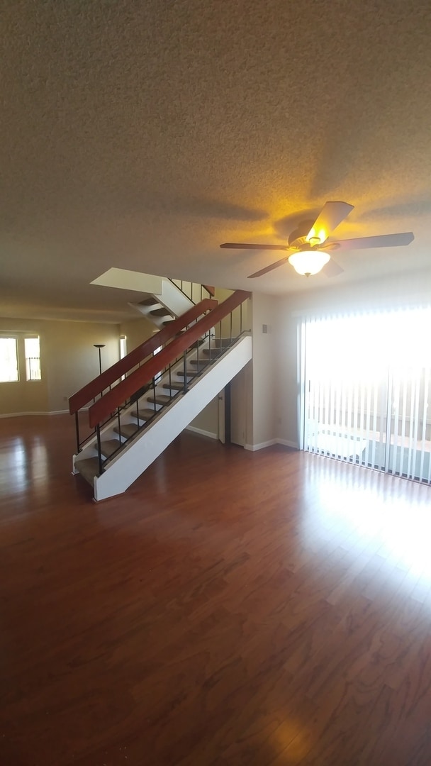 Building Photo - Great location!!!  3 bed 2 1/2 bath town h...