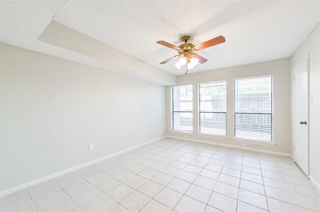 Building Photo - 2277 S Kirkwood Rd