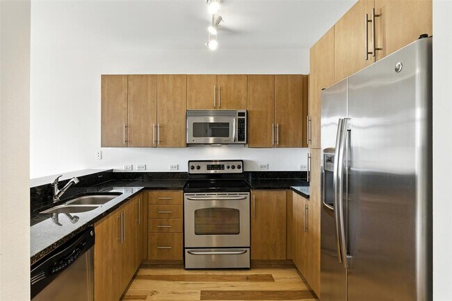 Building Photo - 54 Rainey St
