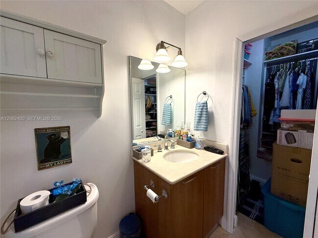 Building Photo - 1033 SW 9th Ct