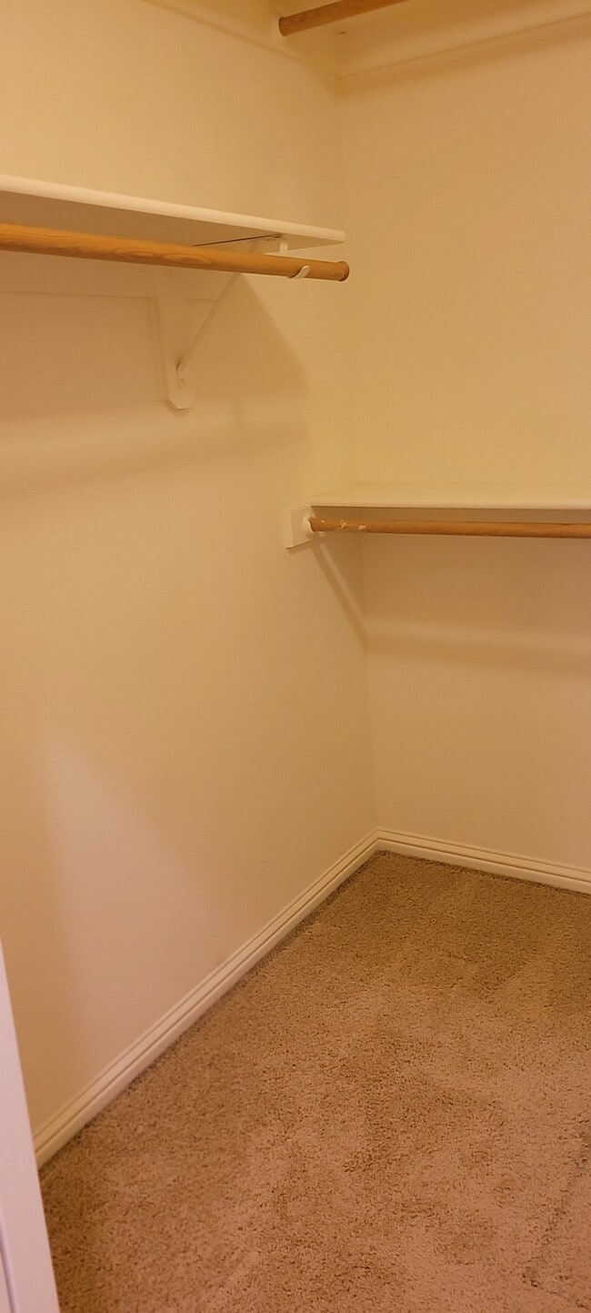 Building Photo - 539 SE Oak Grove Ave