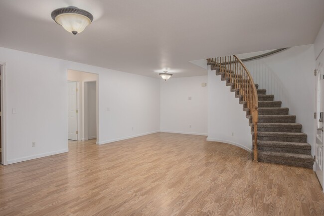 Building Photo - Spacious 5 Bedroom Home on 6 Acres – North Pole, Alaska