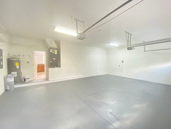 Building Photo - 3113 Curving Oaks Way