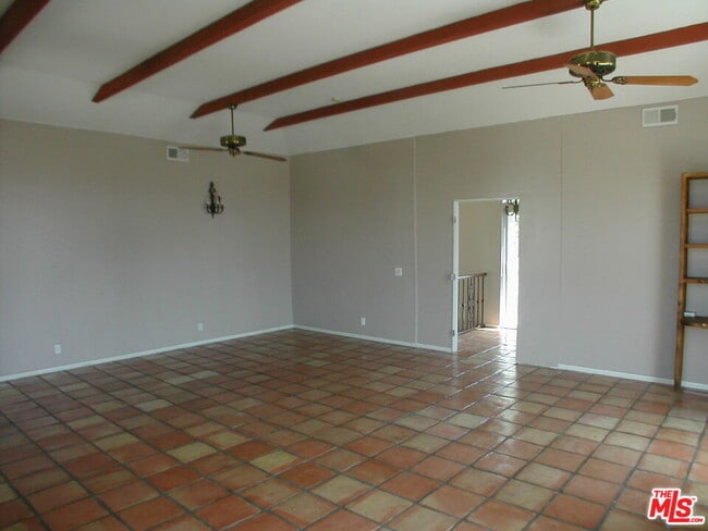 Building Photo - 522 N Edinburgh Ave