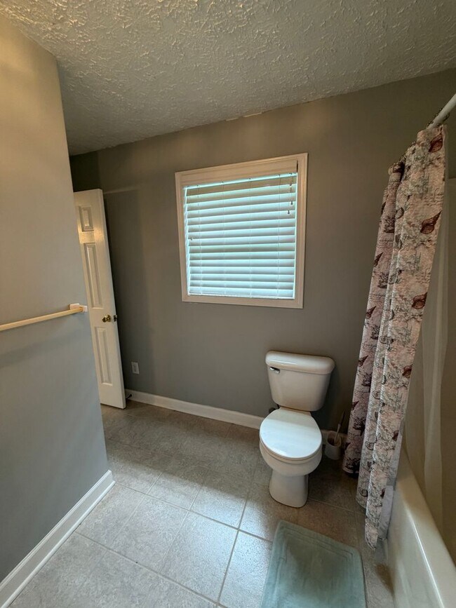 Building Photo - Fabulous 3 bedroom 2 bath in waterfront community!