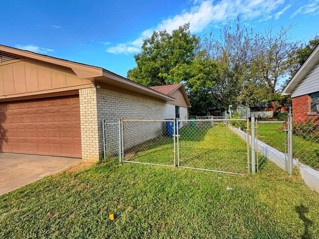 Building Photo - 306 S Wofford St