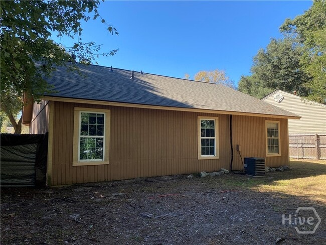 Building Photo - 136 Quail Hollow Dr