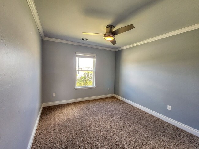 Building Photo - 3 bed, 2 bath home in Shawnee!