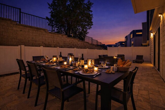 Building Photo - 7740 Sandy Ridge Dr