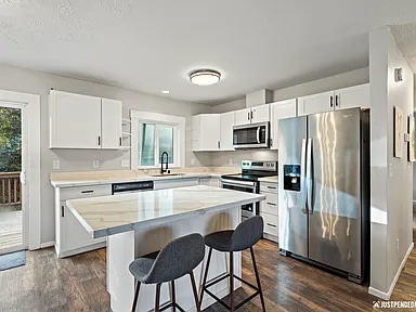 Building Photo - 8120 Medellin Cir