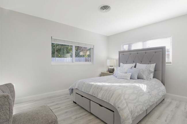 Building Photo - 466 Tequesta Dr