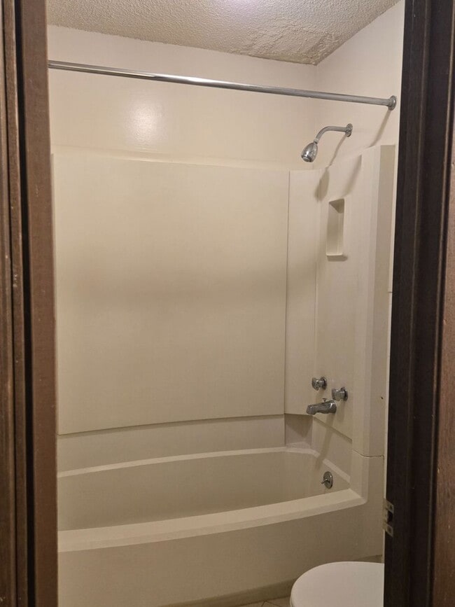 Building Photo - 1 Bedroom, 1.5 Bath Townhouse