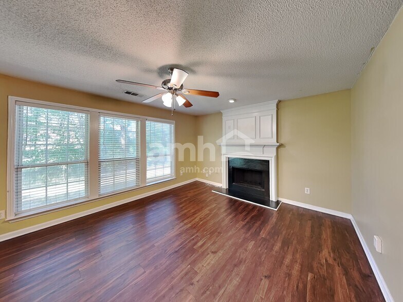 Building Photo - 3472 Chastain Glen Ln NE