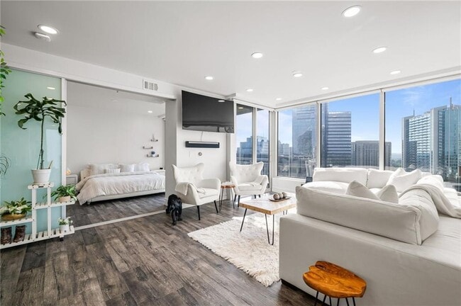 Building Photo - 3338 Peachtree Rd NE