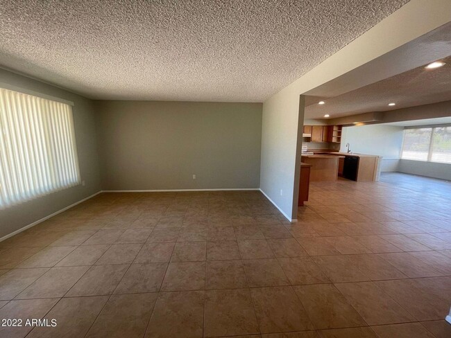 Building Photo - 3 Bed 2 Bath Phoenix Home with a Pool