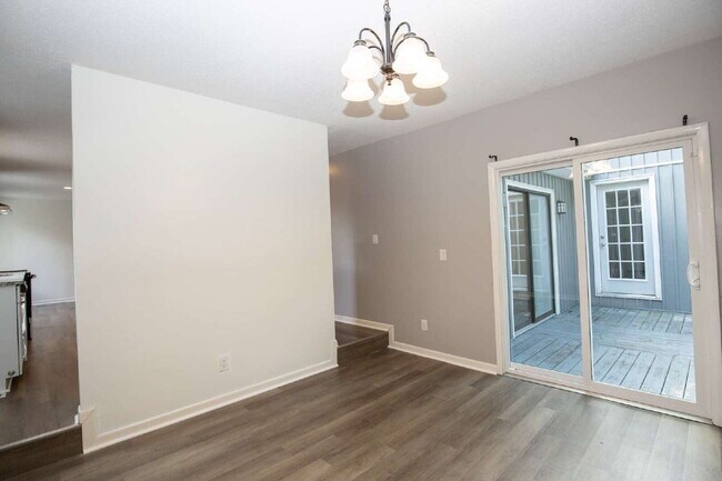 Building Photo - "Charming 3-Bedroom Retreat with Granite Touches and Cozy Fireplace on Winchester Rd!"