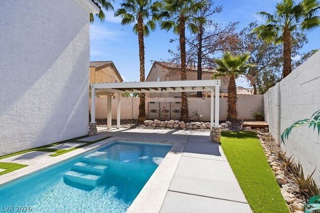 Building Photo - 7285 Winding Creek Dr