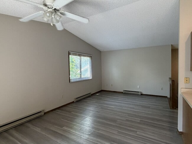 Building Photo - 2013 Custer Dr