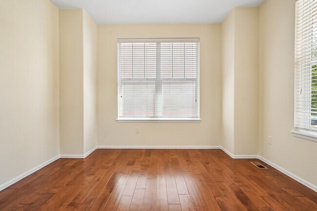 Building Photo - Luxurious Living: 2,367 Sq Ft Home with 4 Baths in Prime Location