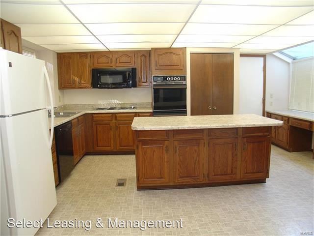Building Photo - 218 Lazy Ridge Dr