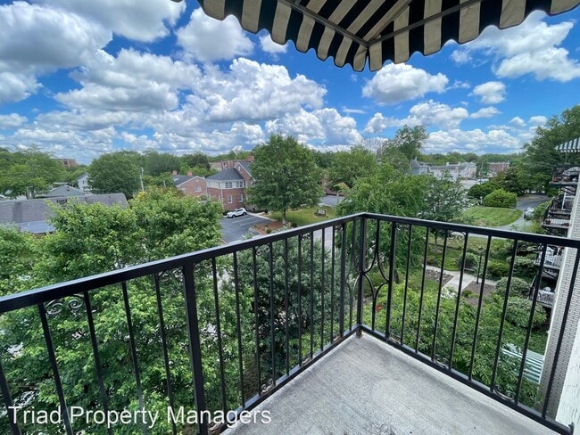 Building Photo - 2 br, 1 bath House - 1013 North Elm St. #C7