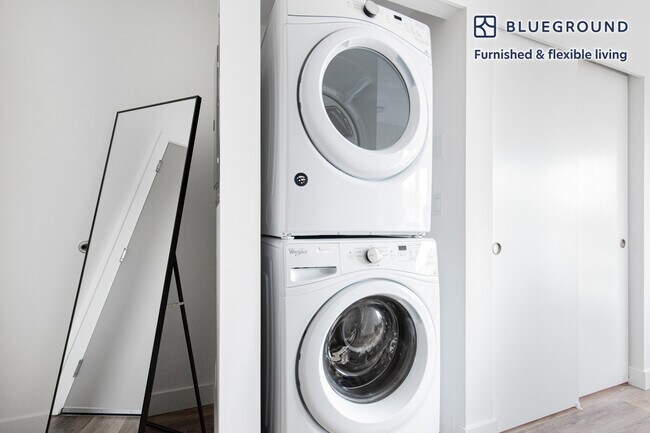 Building Photo - 120 10th Ave E