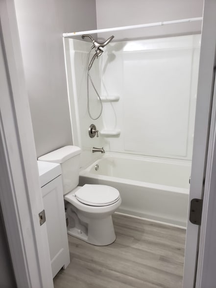 Building Photo - 215 Snead Dr