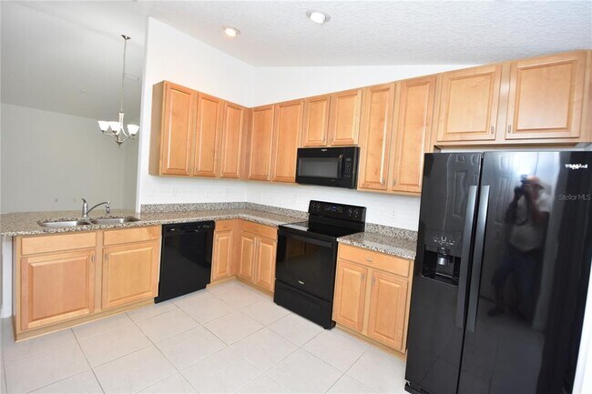 Building Photo - 31 Rosecroft Ln