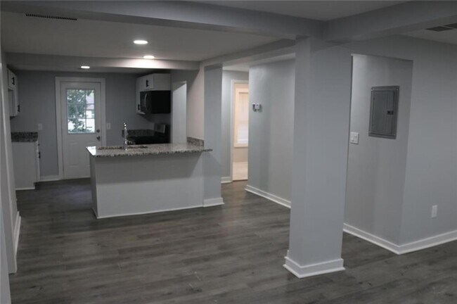 Building Photo - 2040 Penelope St NW