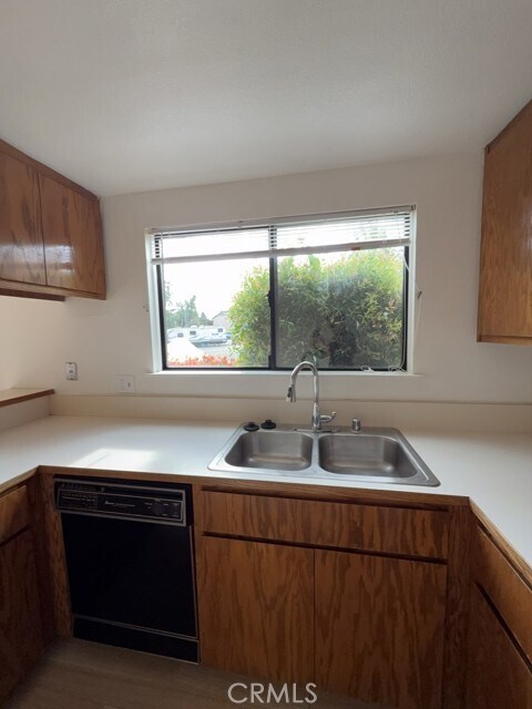 Building Photo - 10 Royale Ave