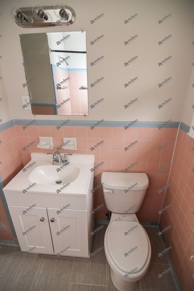 Building Photo - 3 Bedroom House For Lease!!!