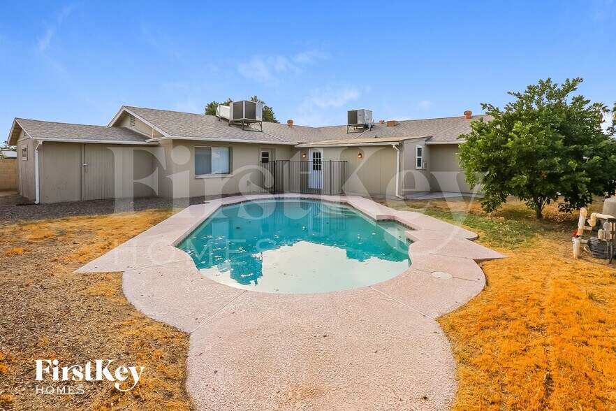 Building Photo - 8427 N 47th Dr