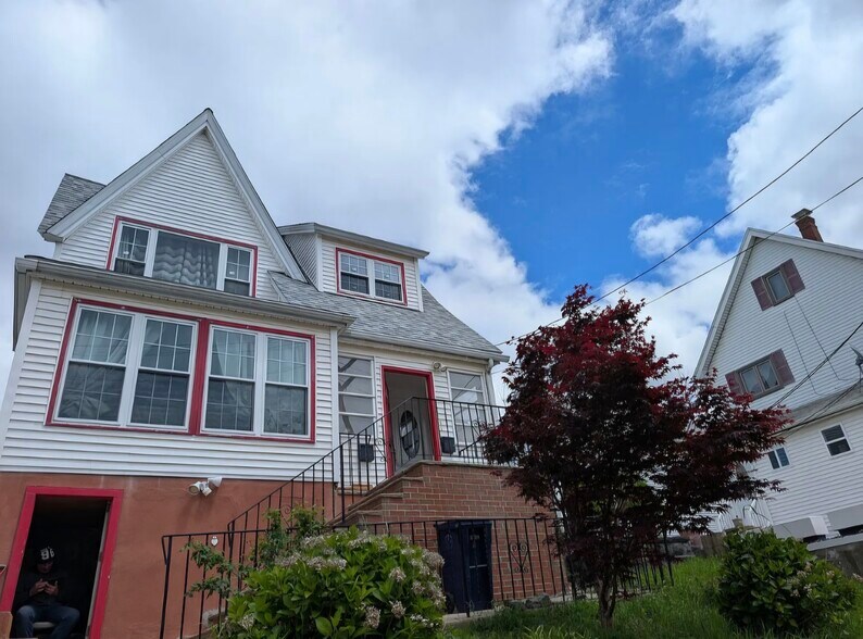 Front of house - 9 Derne St