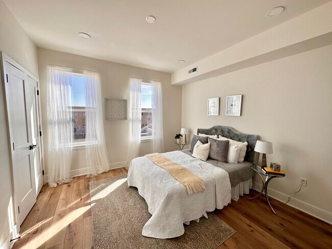 Building Photo - 2430 E Tioga St