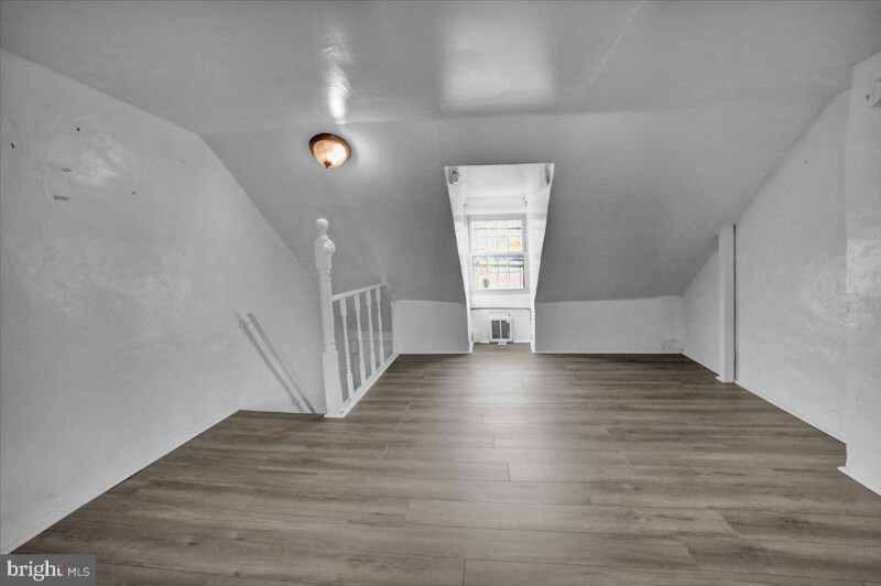 Building Photo - 637 Moss St