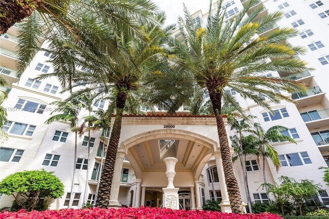 Building Photo - 20000 E Country Club Dr