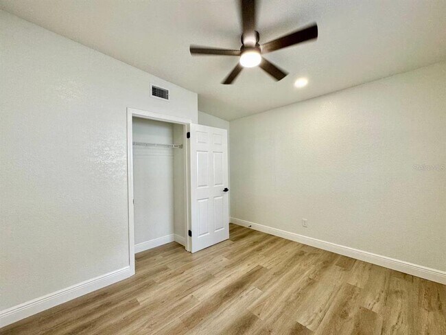 Building Photo - 3002 E Elm St
