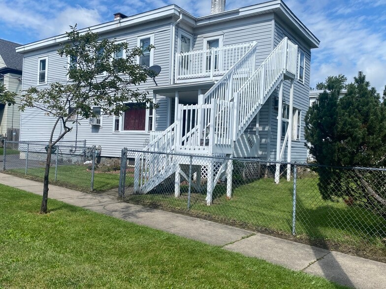 Primary Photo - 301 McCool Ave