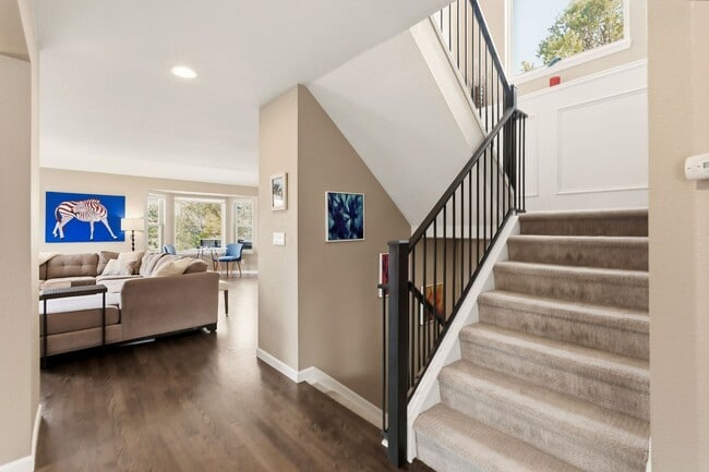 Building Photo - Stunning Fully Furnished Home in Roxborough Park!