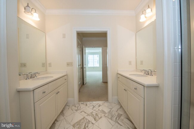 Building Photo - 5303 Parkview Dr