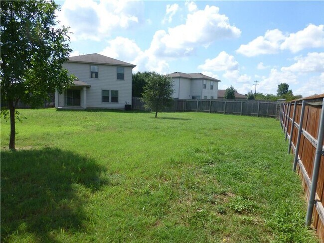 Building Photo - Beautiful Home on A Cul De Sac with Large Backyard