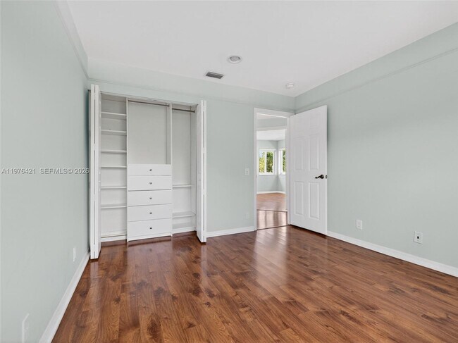 Building Photo - 1008 Highland Meadows Dr