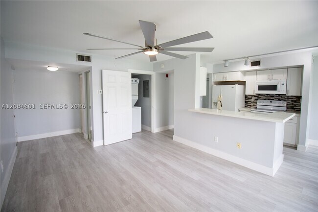 Building Photo - 2600 S University Dr