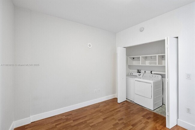 Building Photo - 3030 NE 188th St