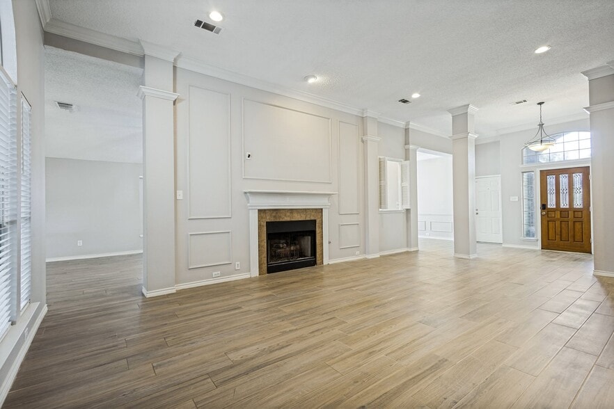 Building Photo - 2911 Stonepointe